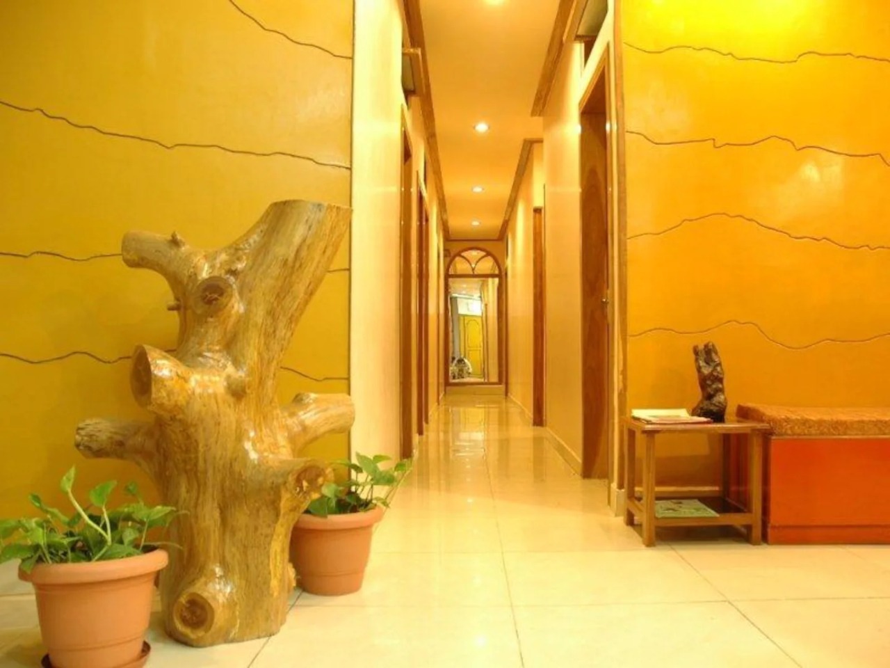 Hotel Ashutosh Inn Shillong Side Image 2