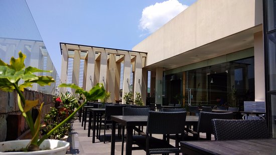 Poinisuk Hotel Shillong Side Image 1